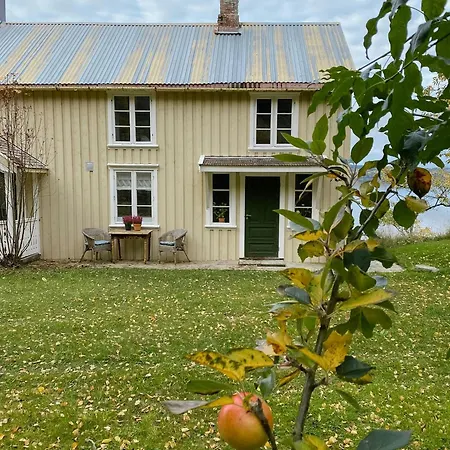 Ferienhaus Peaceful Log By The Fjord On *