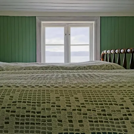 Casa vacanze Peaceful Log By The Fjord On Ytteroy