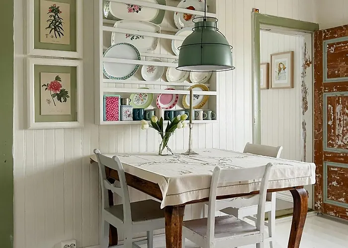 Dom wakacyjny Peaceful Log By The Fjord On