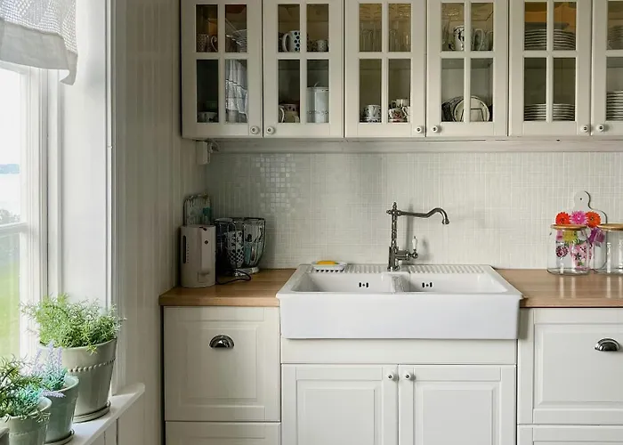 Ferienhaus Peaceful Log By The Fjord On