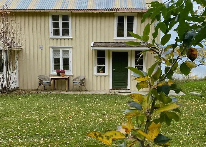 Ferienhaus Peaceful Log By The Fjord On *